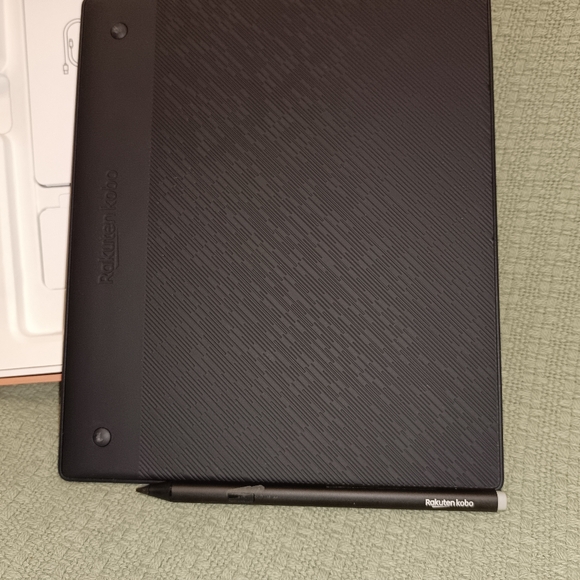 E-READER BUNDLE: Kobo Elipsa 2E + SleepCover + Stylus 2 - Picture 14 of 14